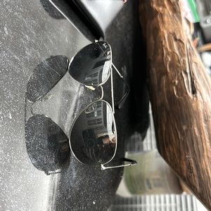 Mirror tint Ray Ban aviators.